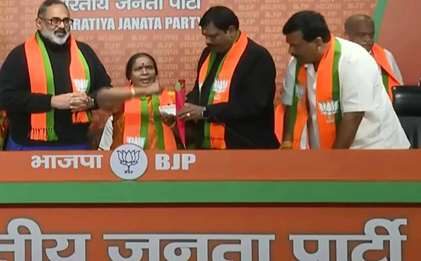 ADMK former MLAs joined BJP