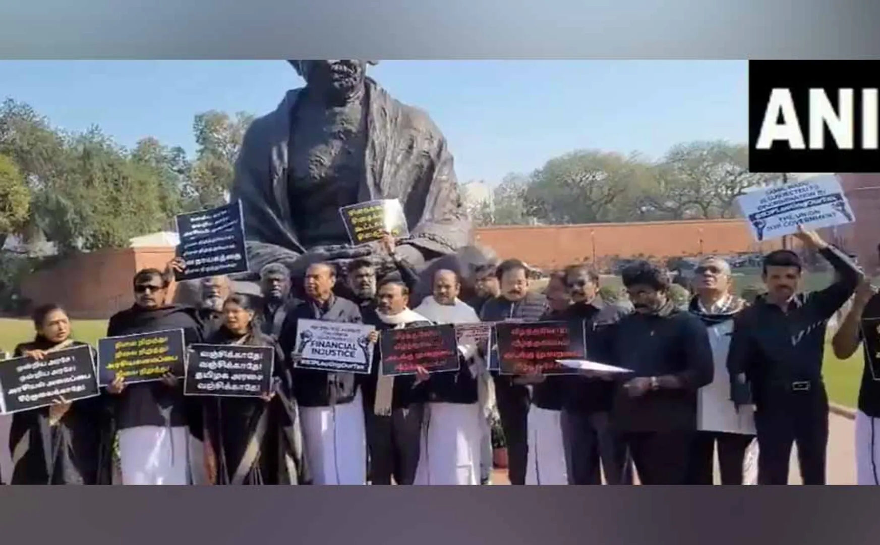 DMK MPs are struggle against the central government