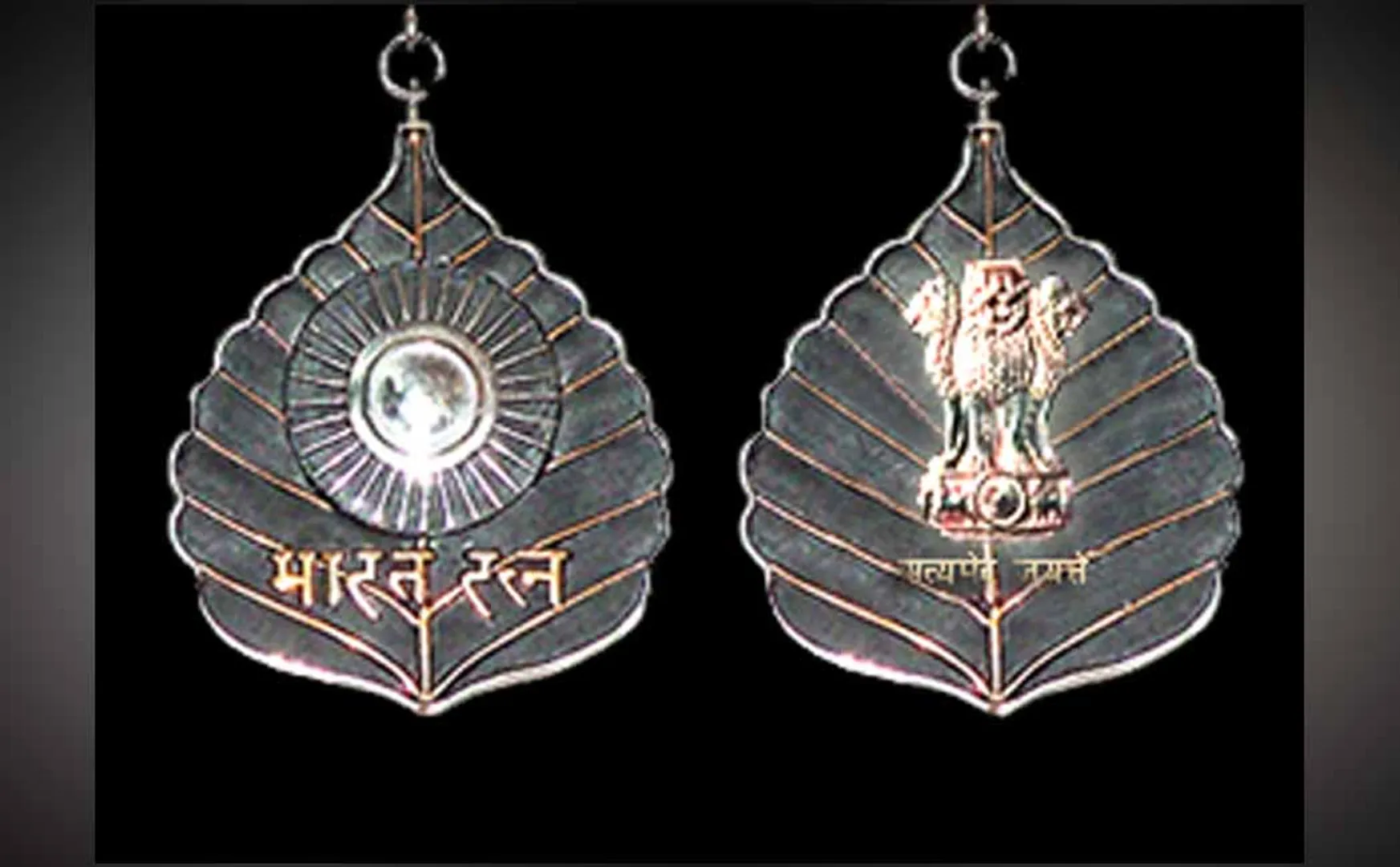 Announcement of 'Bharat Ratna' award to former Prime Ministers