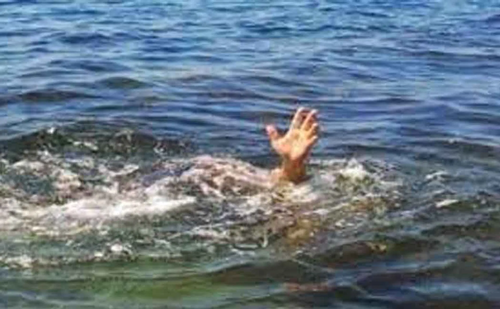 Father throws girl into river Yamuna after talking to boyfriend