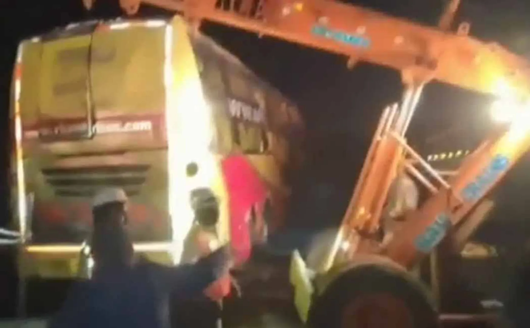Truck collides with bus incident Tragedy that 8 people involved