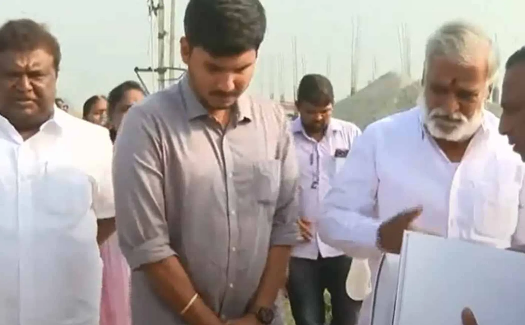 Ministers inspect the omni bus stop complex