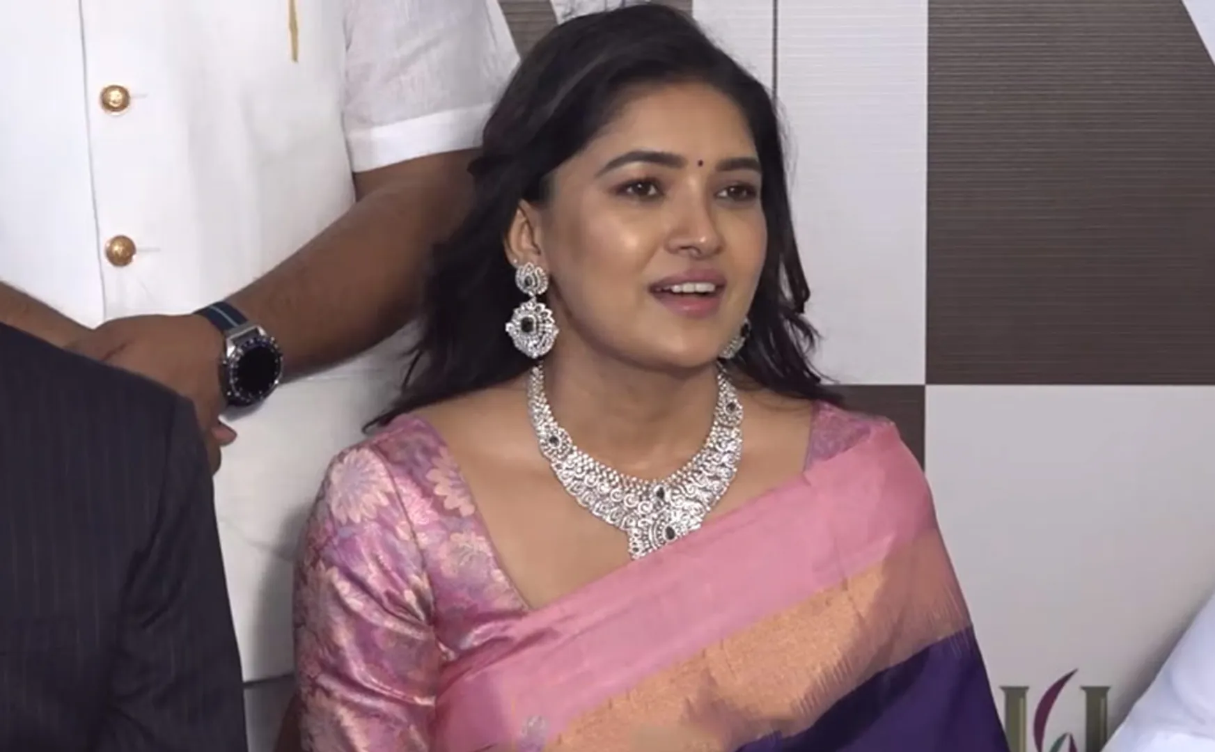 vani bhojan about vijay political entry 