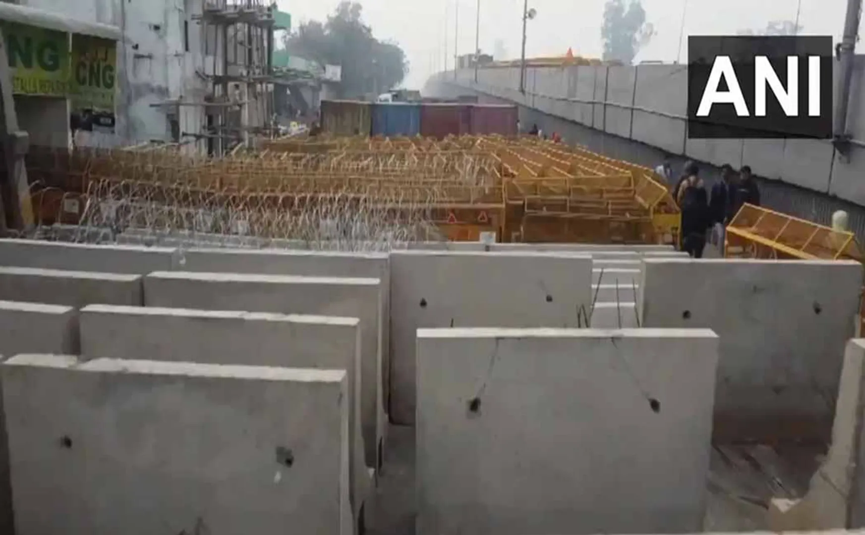Farmers struggle The police set up huge barricades