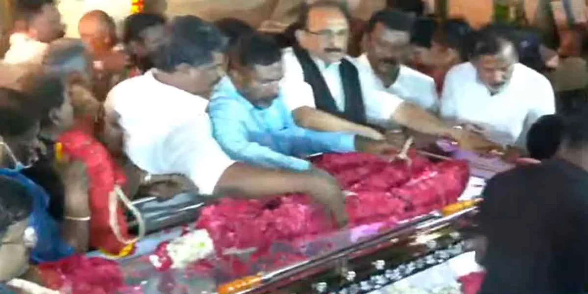 Chief Minister personally paid tribute to Vetri Duraisamy