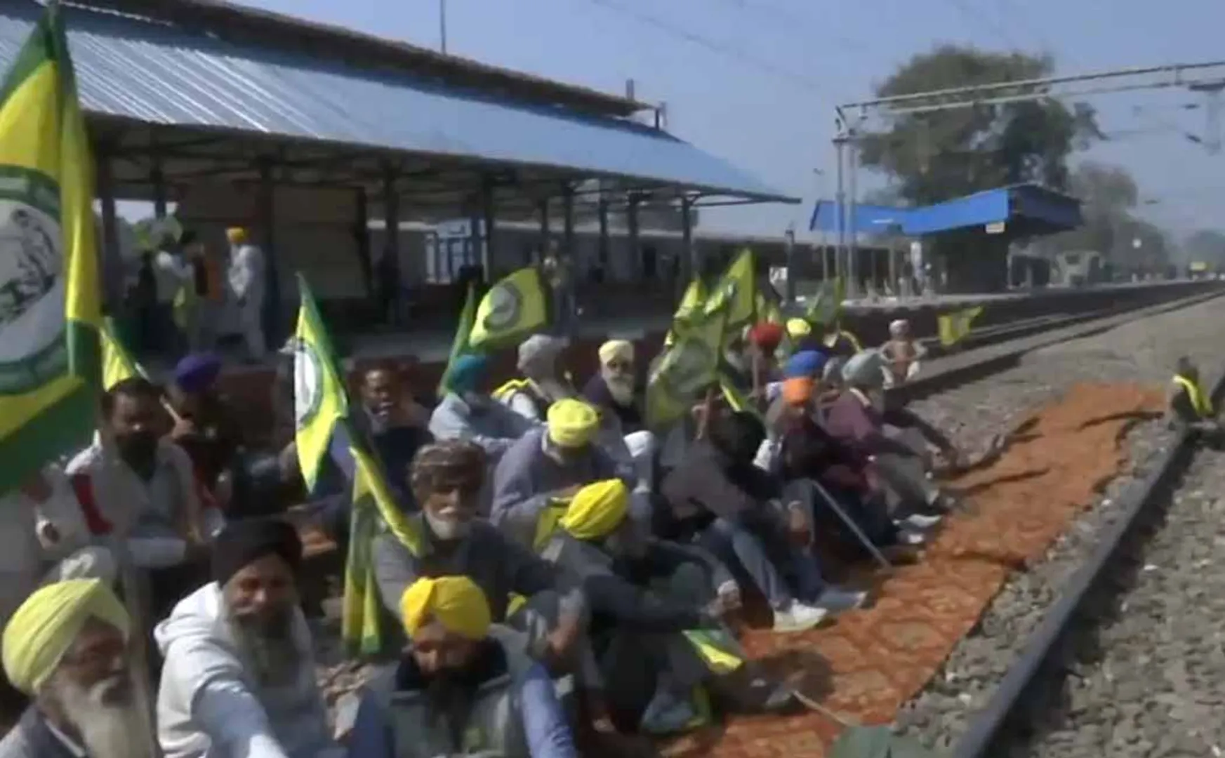 Farmers rails struggle to condemn the central government