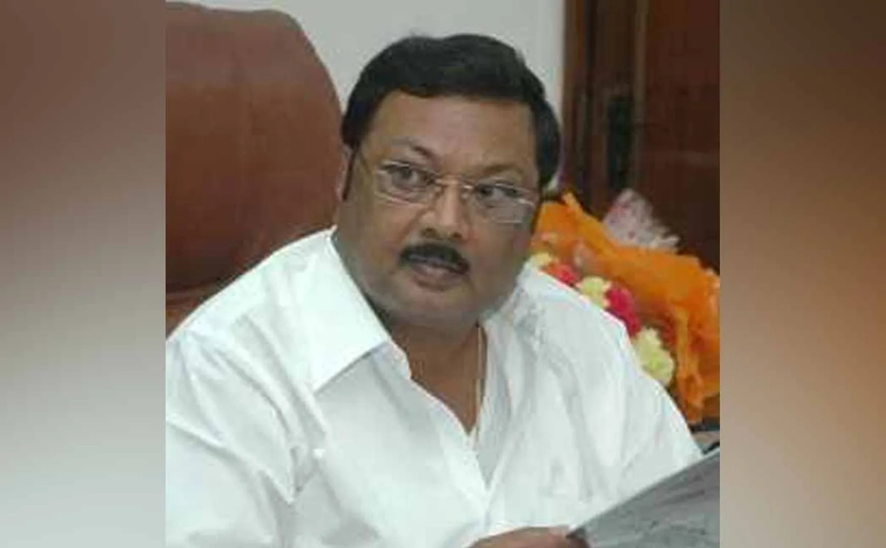 MK Alagiri liberation for case of the district officer