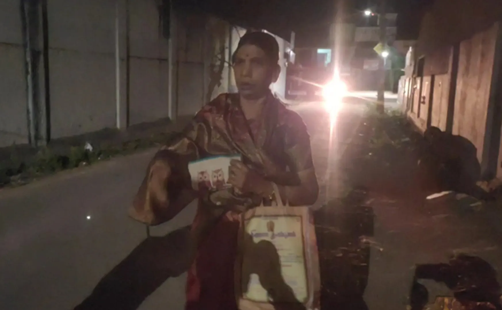 robbers stole the thali of the house in front of the husband