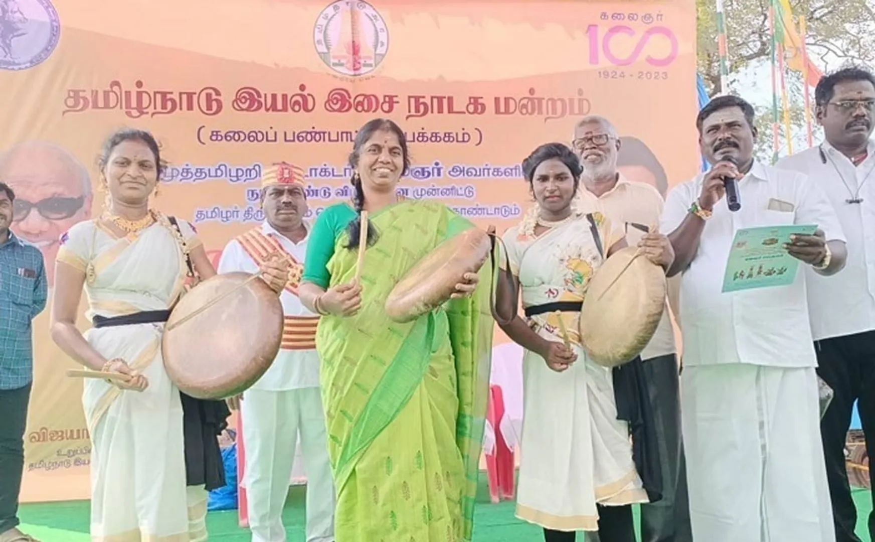 District Collector started the Kalai Sangam program by beating the drum