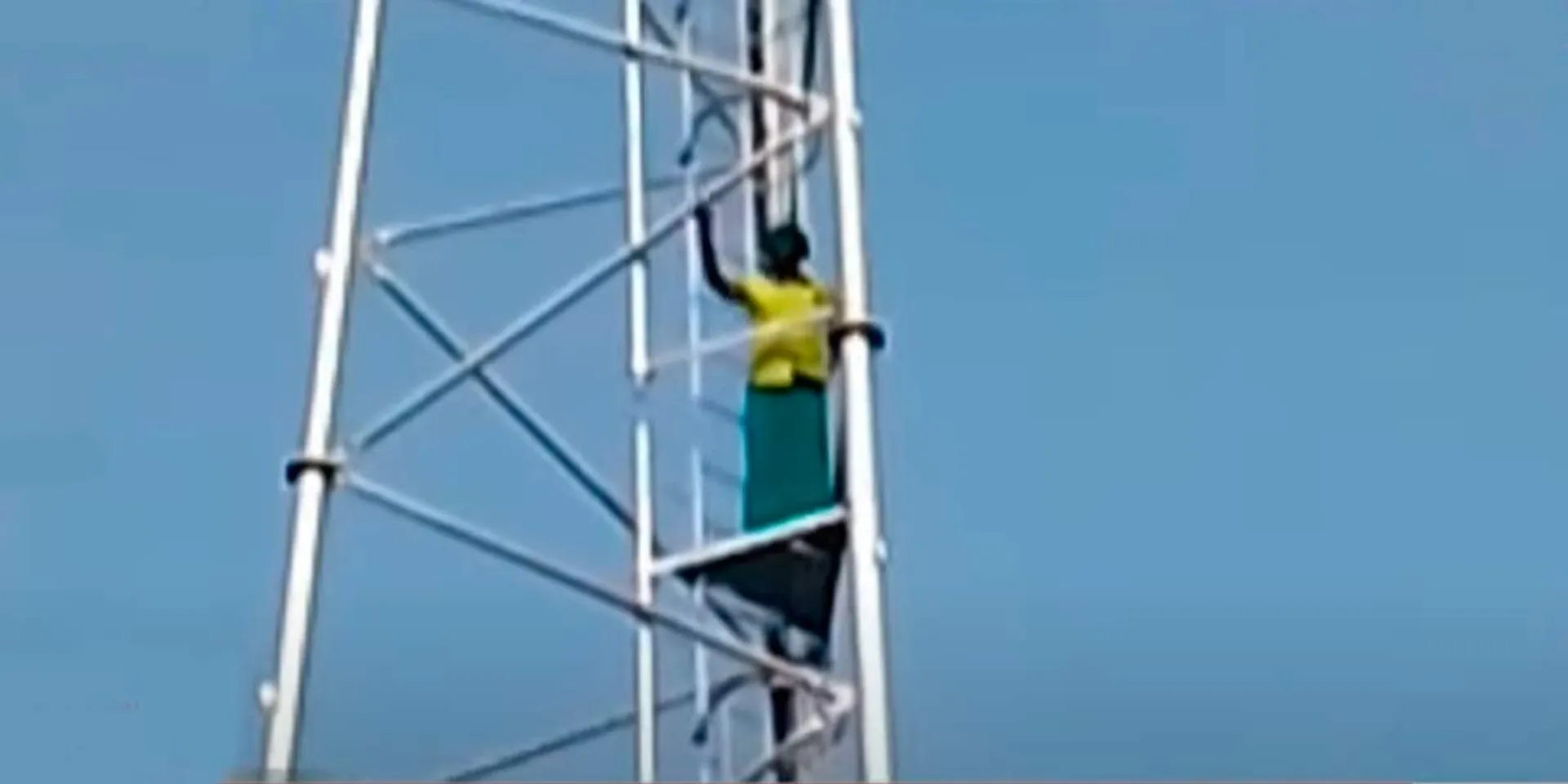Tear gas in the capital; Protest by climbing the cell phone tower in Ariyalur