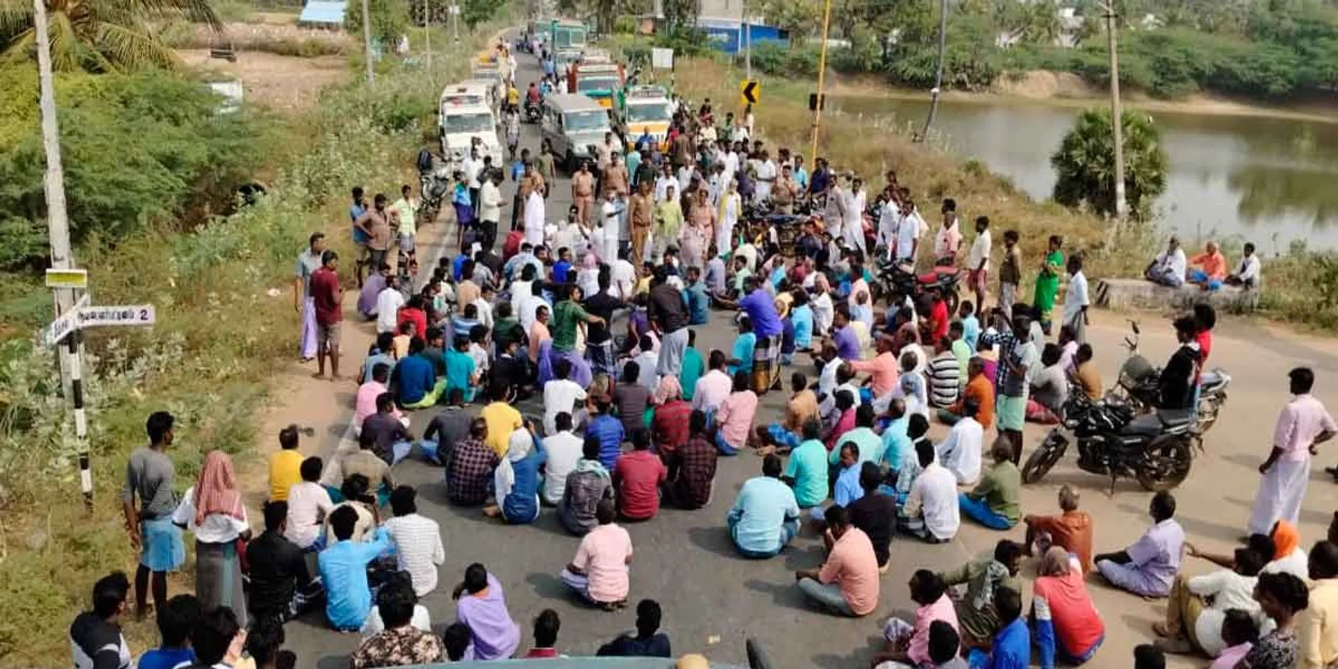 Arrested those who pushed the officer who went for inspection into the sea; Country boat fishermen sitting on the road and begging!