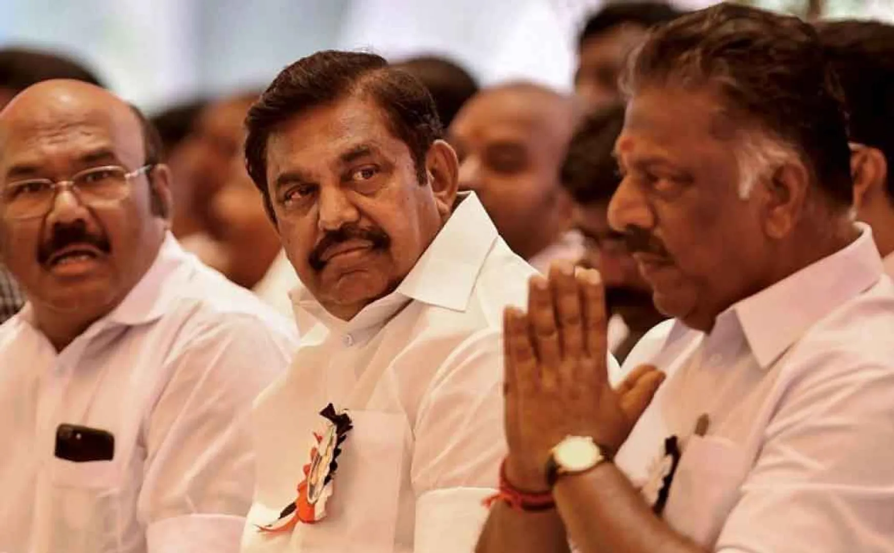 Bitterness between supporters of eps  and supporters of ops  in Vathalagundu
