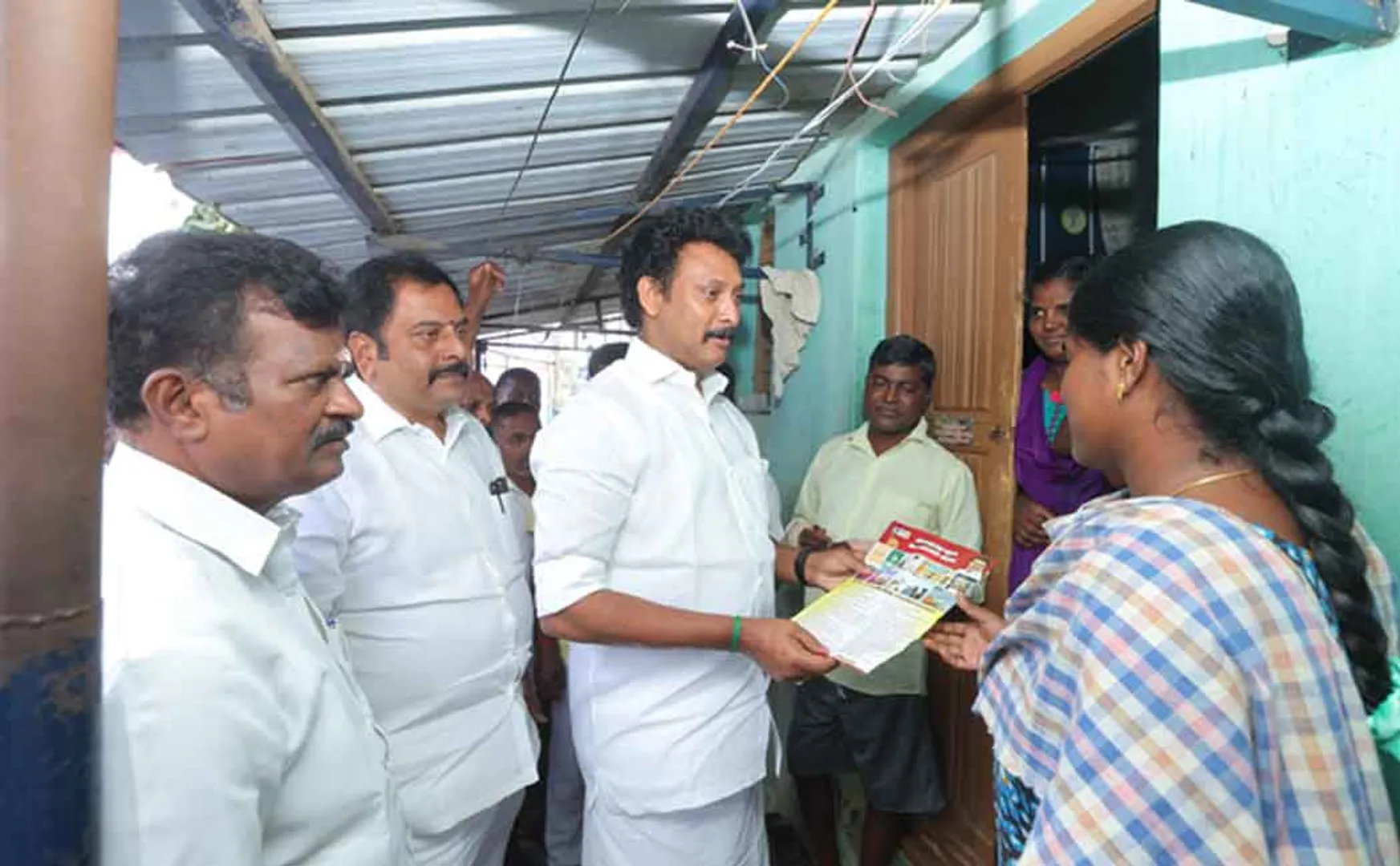  minister anbil mahesh who launched the campaign for the central government
