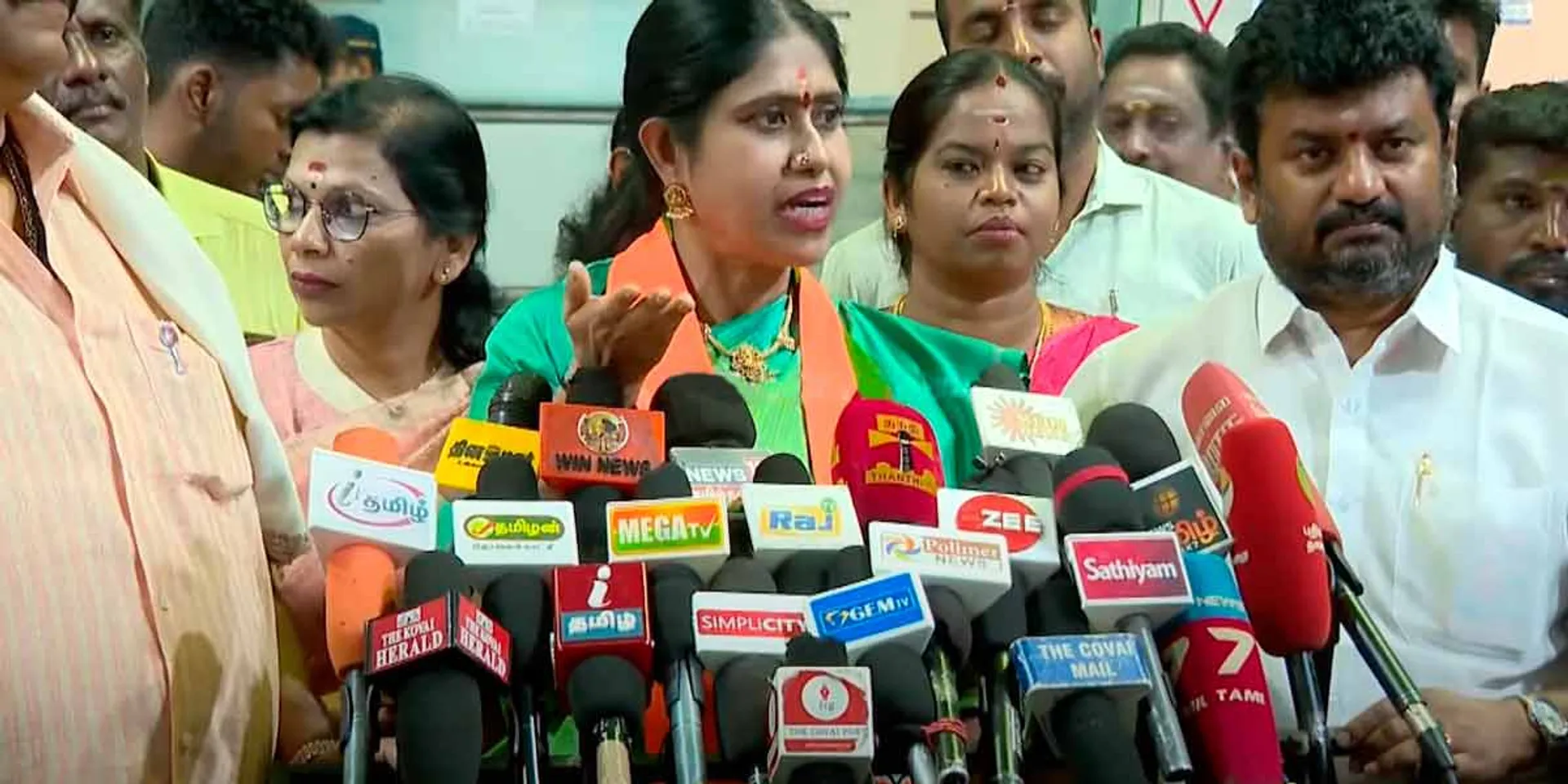 Vijayatharani's response to 'I'm a super burning LED light'-criticism