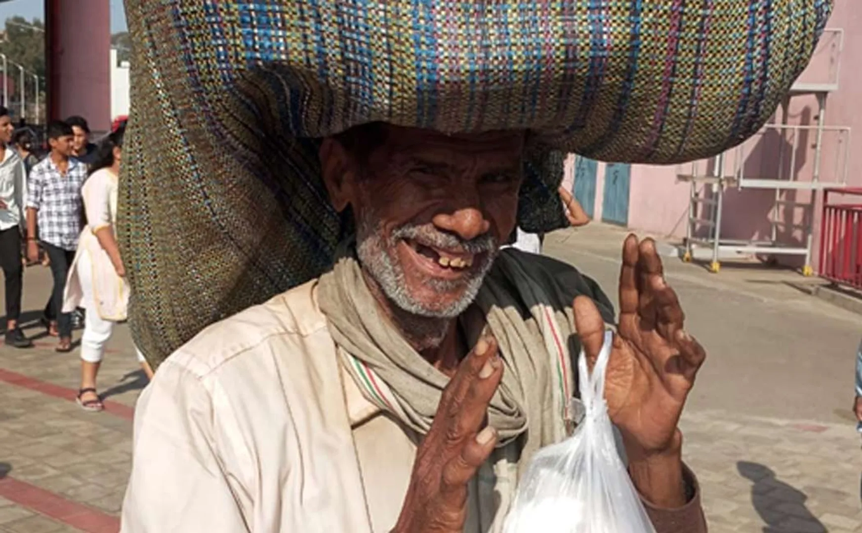 Denial of entry to an old man with dirty clothes at metro rail in karnataka