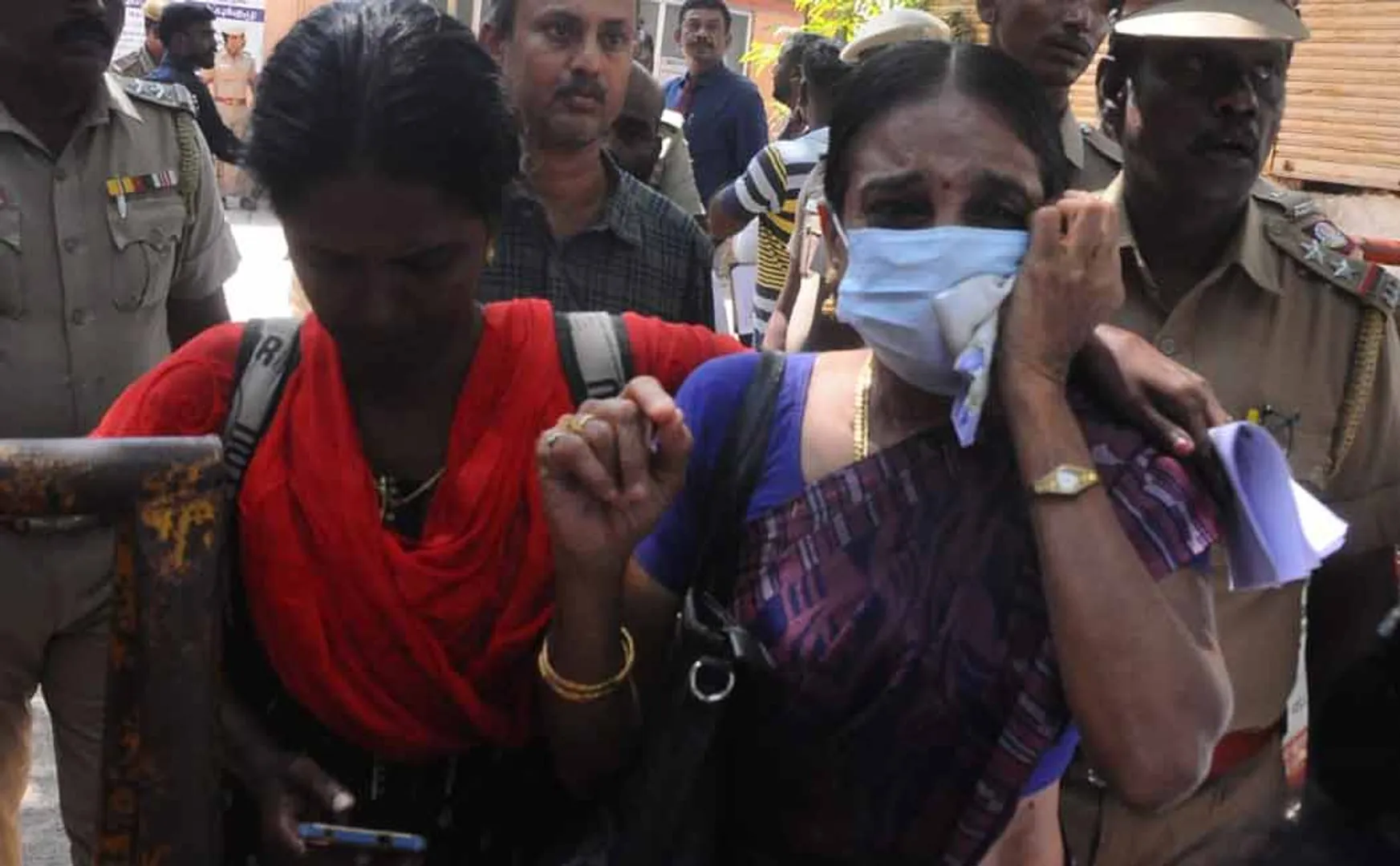 Nalini was upset and shed tears for passed away of Santhan