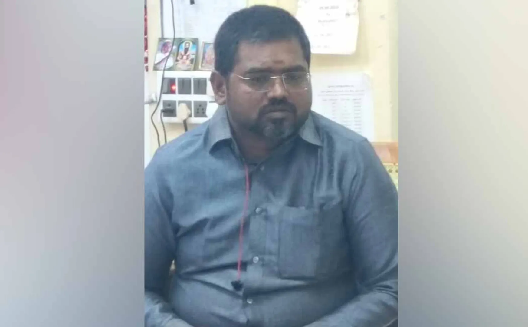 The sub registrar was caught Anti-bribery department in action