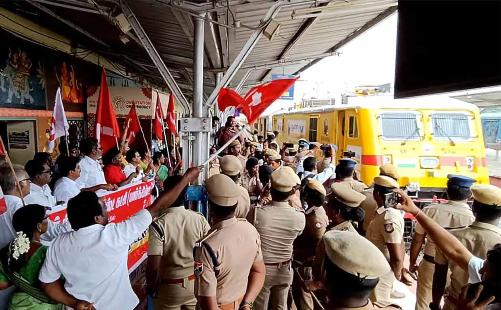 struggle in CPM trains Chidambaram!