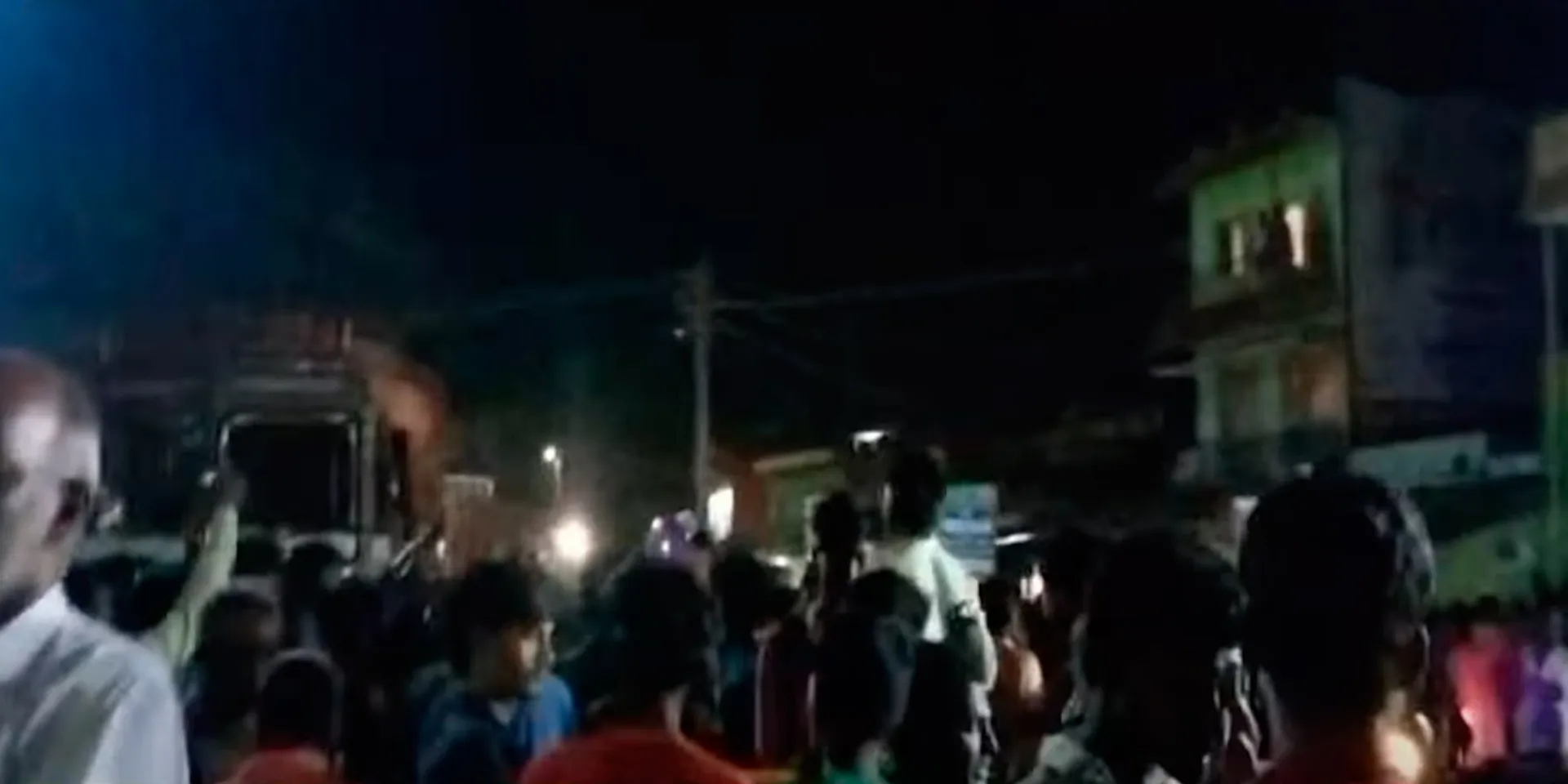 A fight sparked by rumours; There is commotion at Randham check post