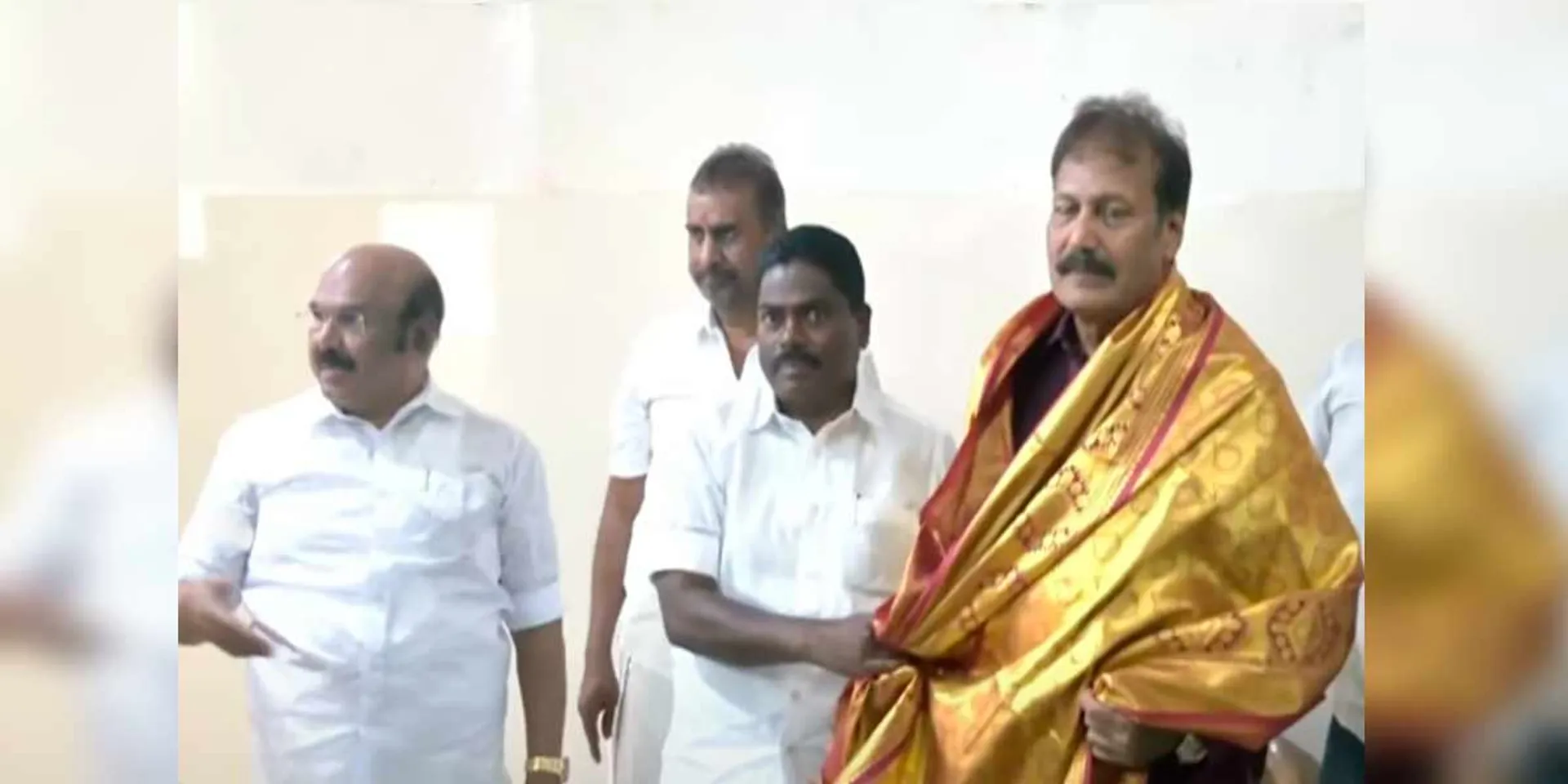 Former ministers talk to Krishnasamy