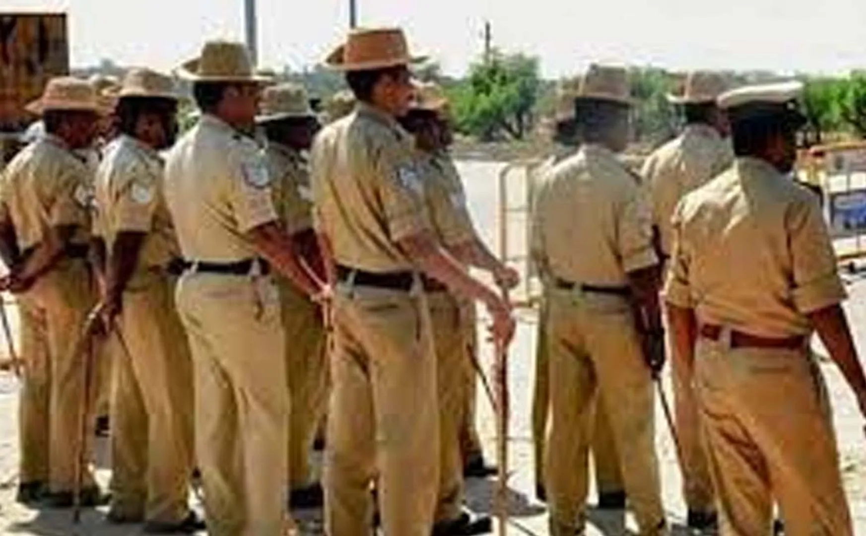 e-mail threat to karnataka cheif miniter and causing panic