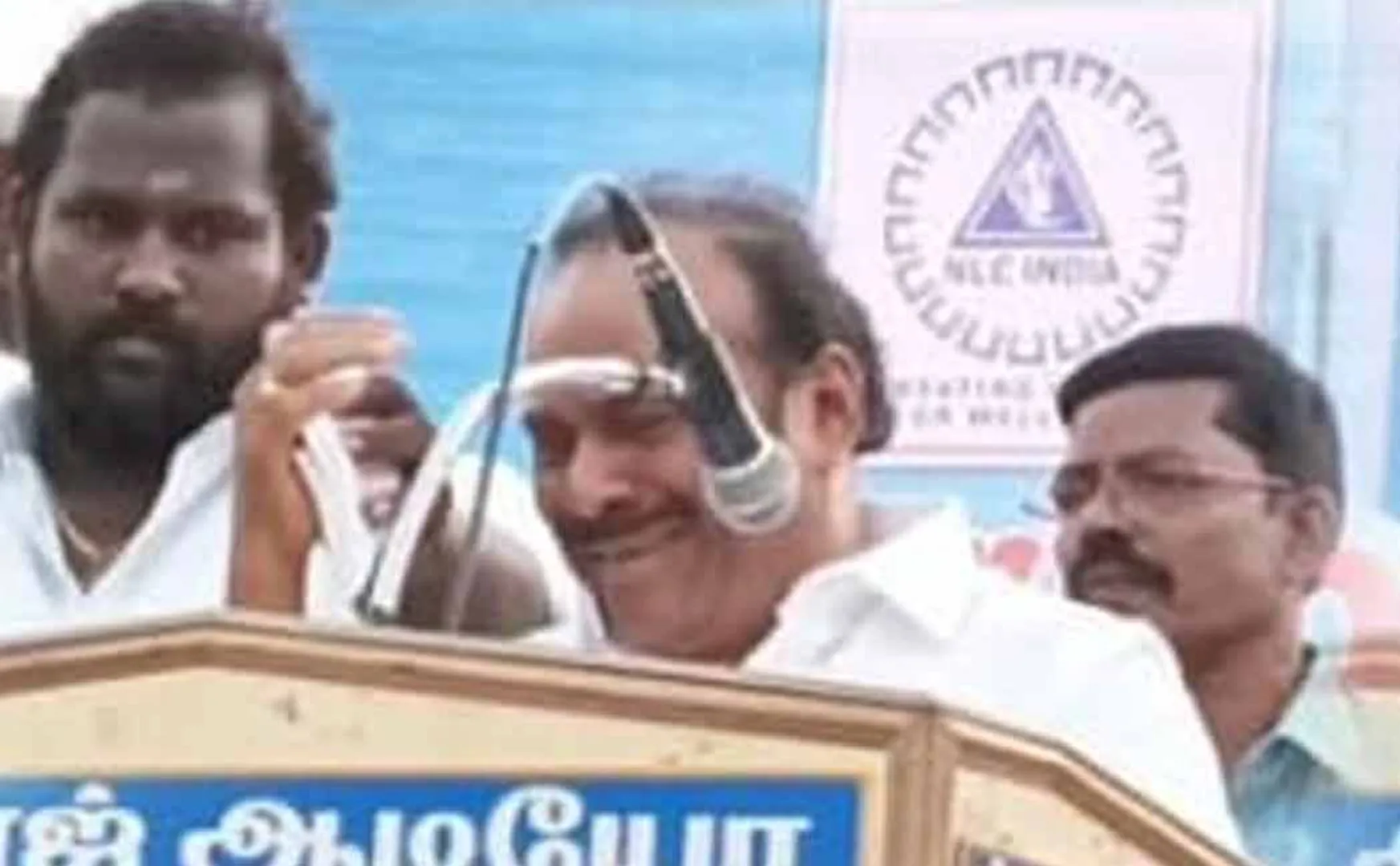  Minister CV Ganesan burst into tears on the platform thinking of his wife