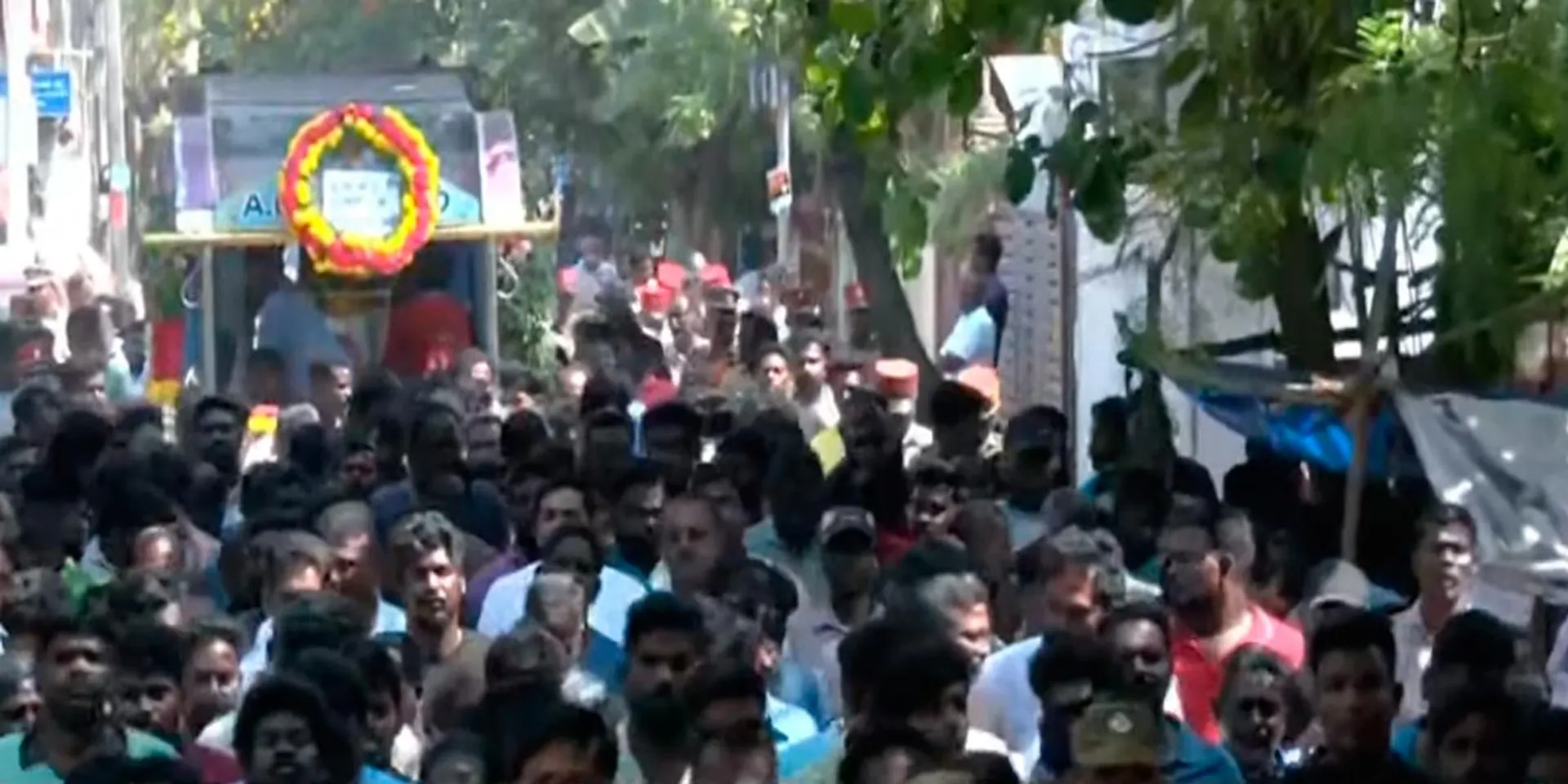 Puducherry girl'-tearful crowds