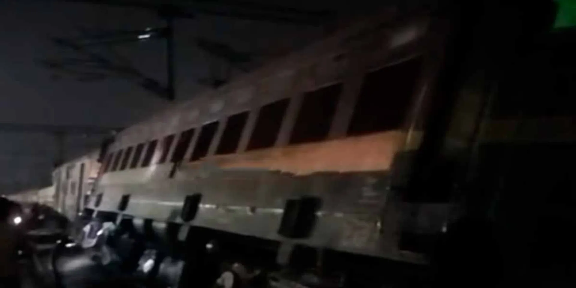 derailed train; Screaming passengers