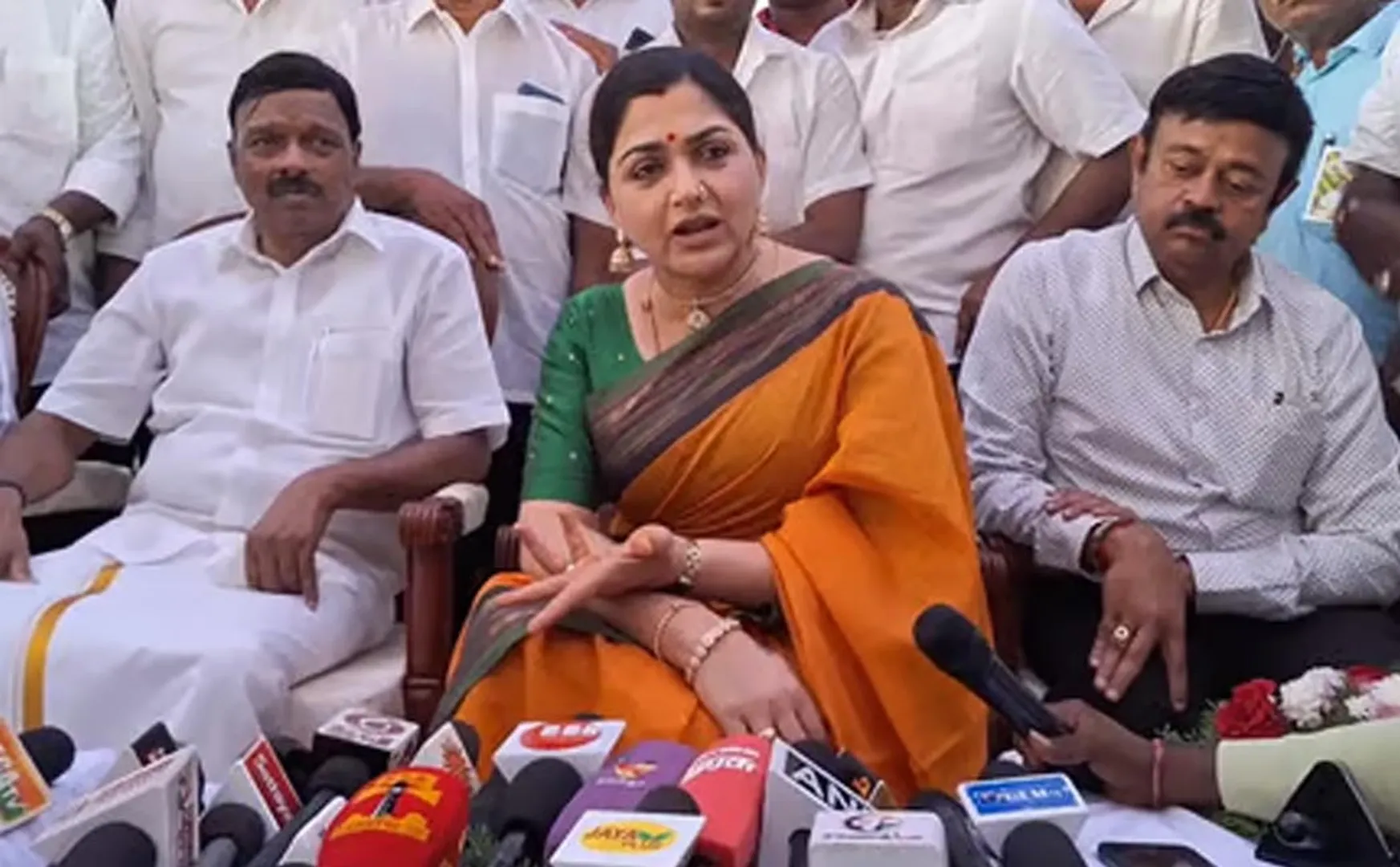 Khushbu, who criticized the Congress for They beg in the name of Kamaraj