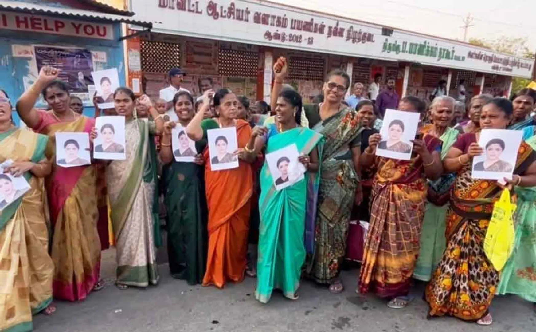 DMK Women wing Condemn kushboo 