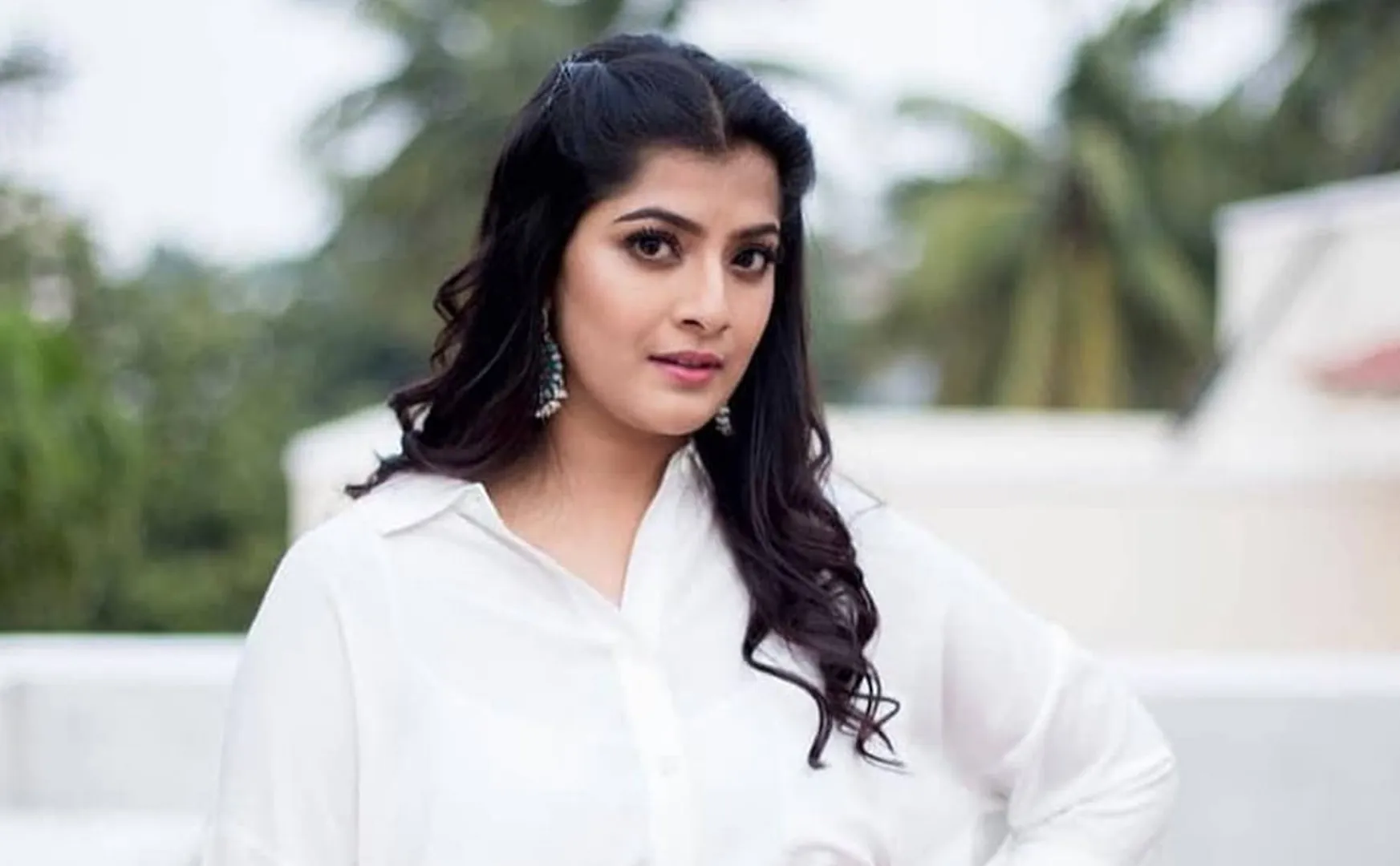 varalkshmi sarathkumar explained about smk party joined bjp issue