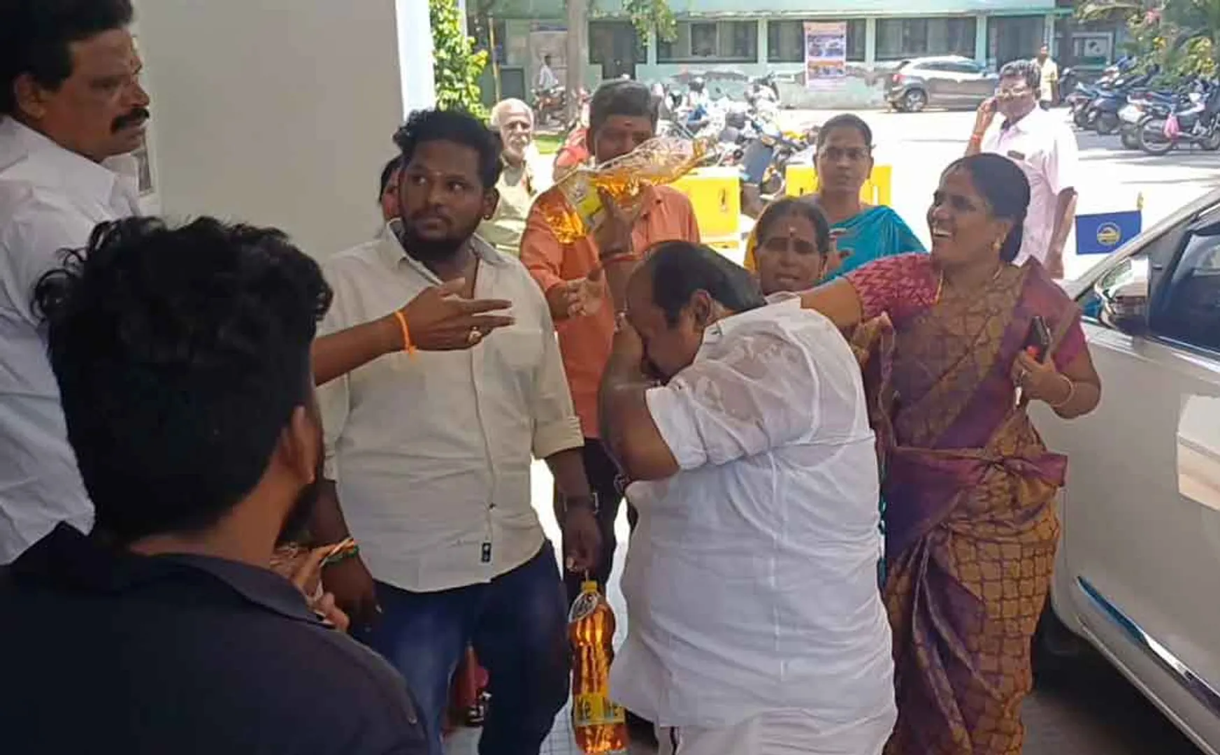 councilor who tried to lost their life in Trichy Municipal Corporation meeting