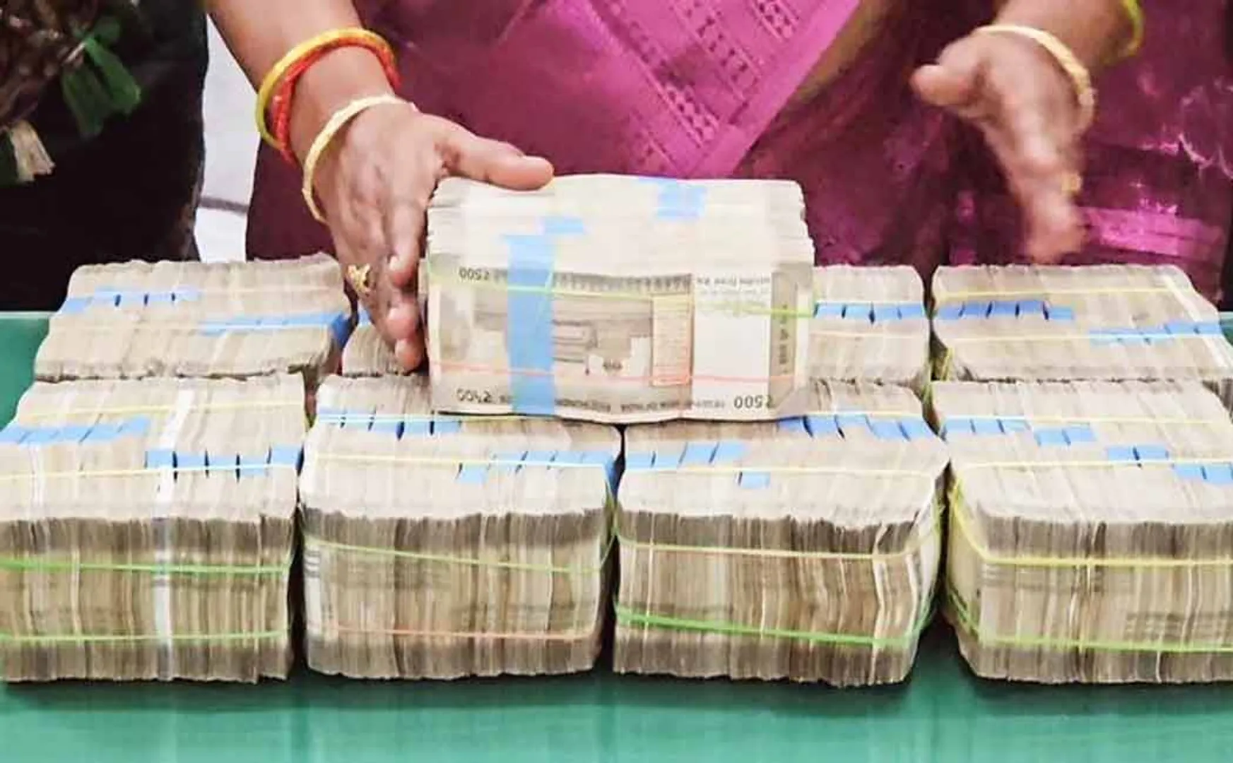 45 lakhs seized in car with car number