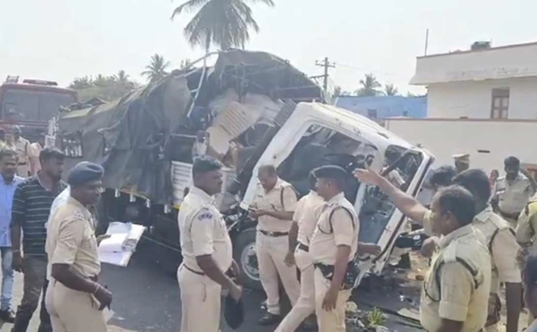 Accident involving paramilitary personnel on the national highway