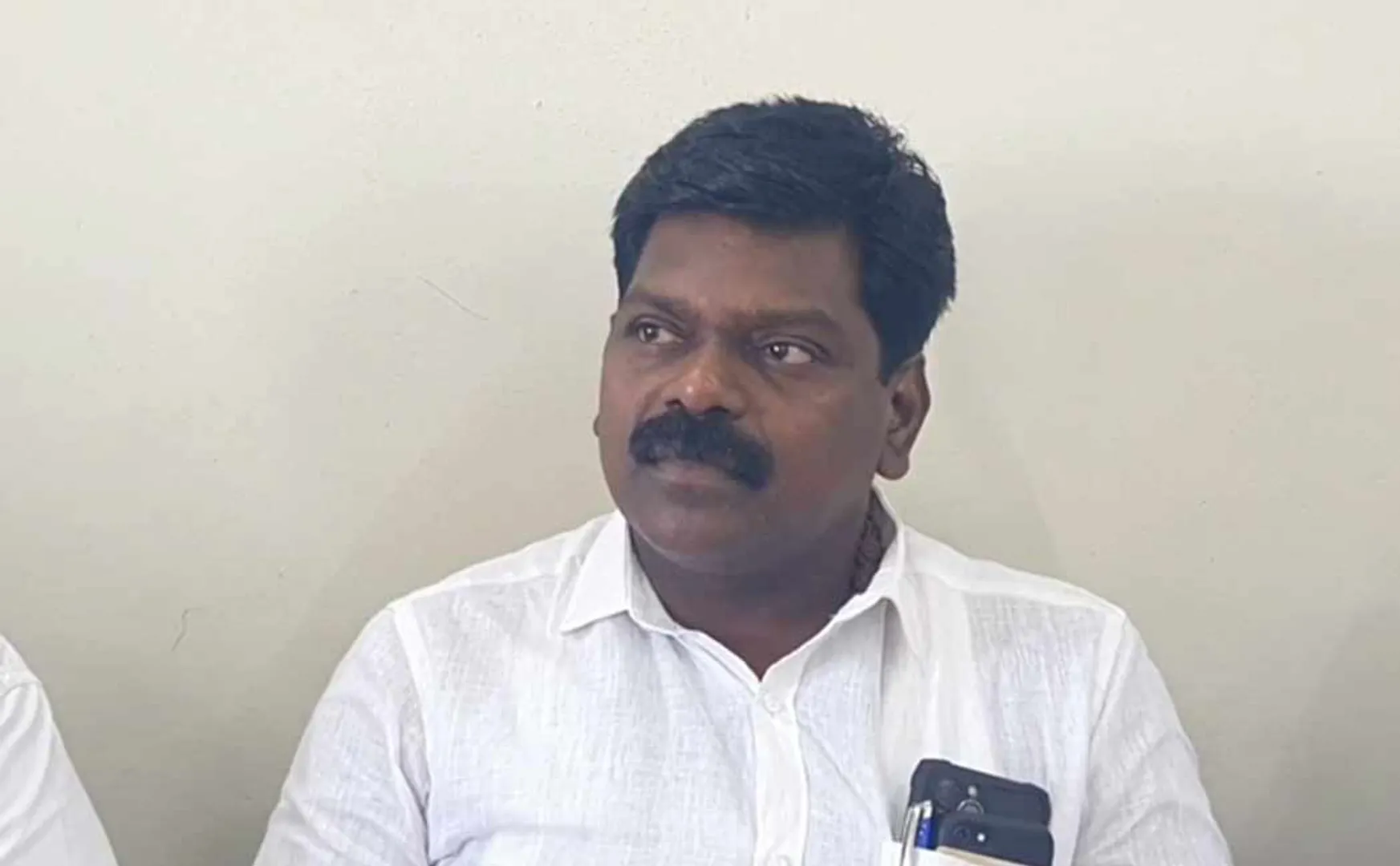 AIADMK candidate promise Separate airport for every district