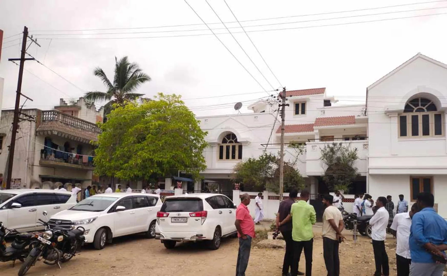 enforcement department raided the house of former Viralimalai Vijayabaskar MLA