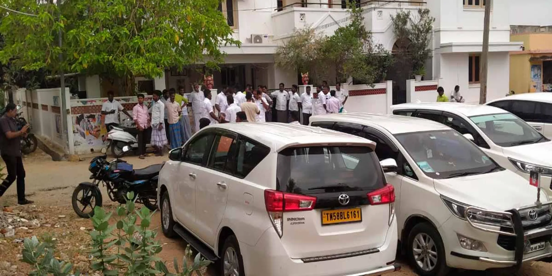 E.D. raid; AIADMK members gather in front of Vijayabaskar's house