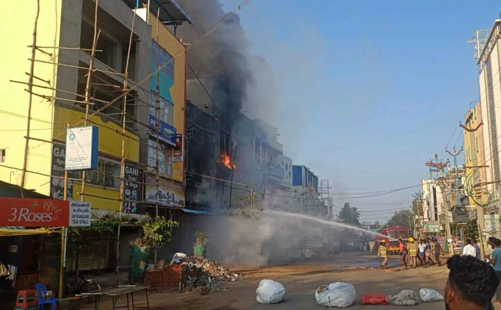  fire broke out at a firecracker shop in Aranthangi