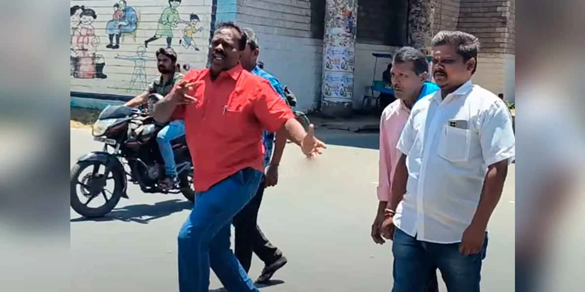 Independent candidate danced to the song 'ellarume Thirudangathan... sollpona...'