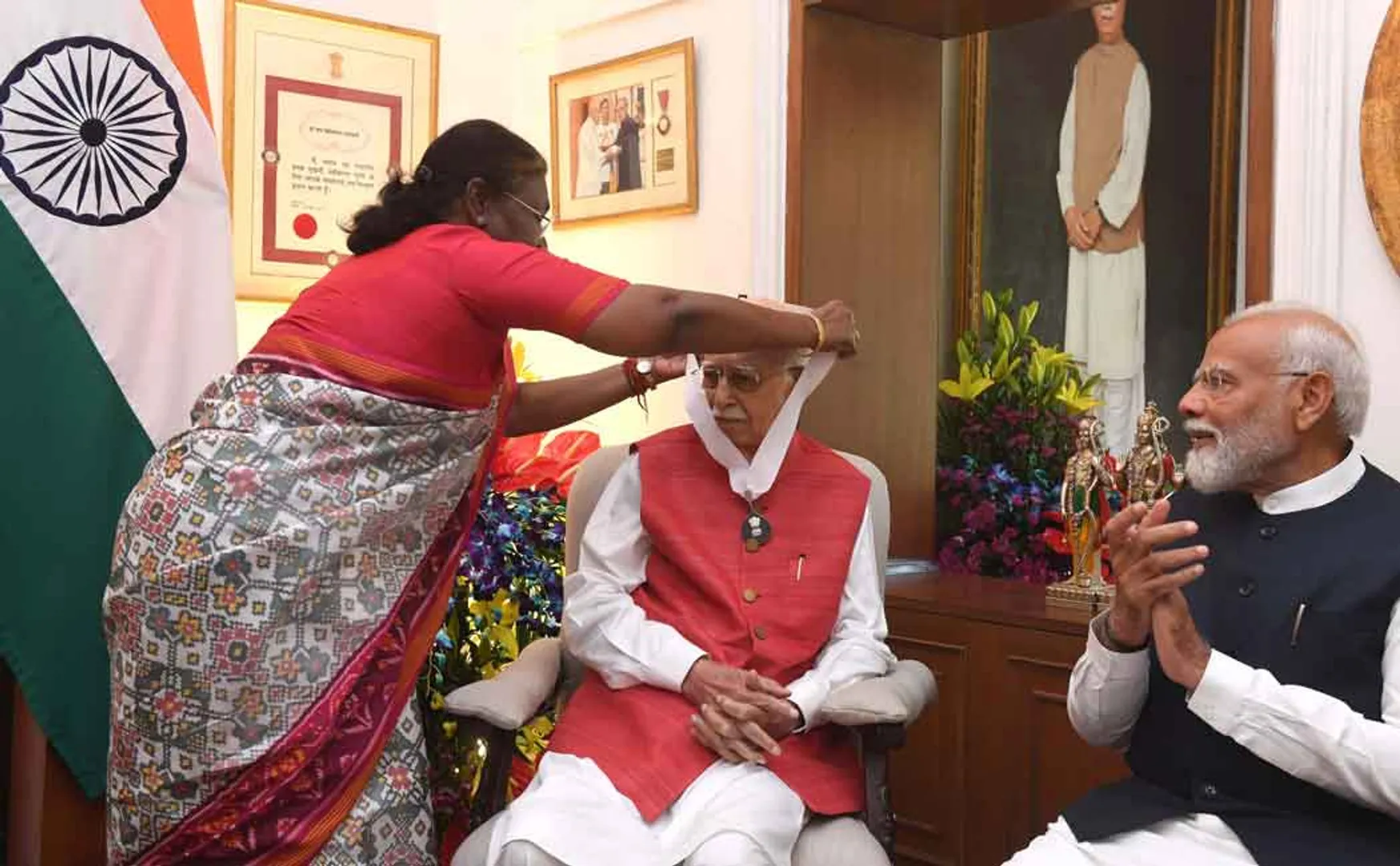 Advani awarded Bharat Ratna The President who went to his home