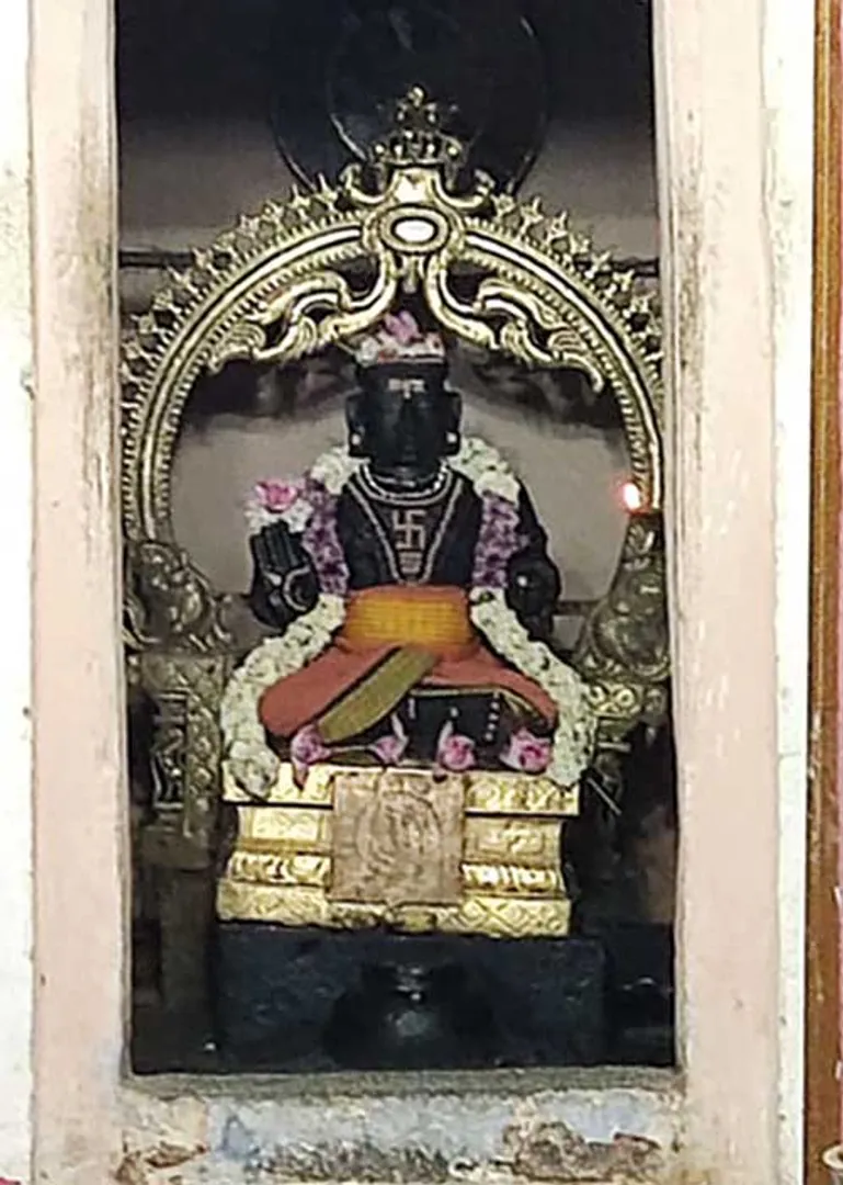 /idhalgal/om/continuation-previous-issue-miraculous-siddhas-who-conquered-universe