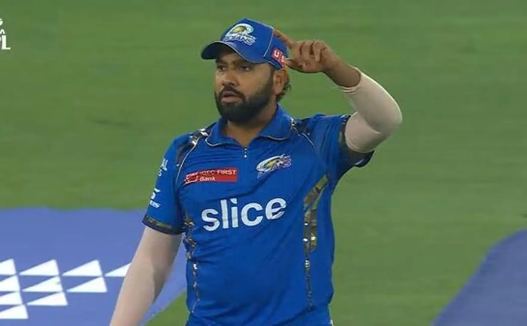 Friend's frenzy on CSK fan celebrating Rohit Sharma's out