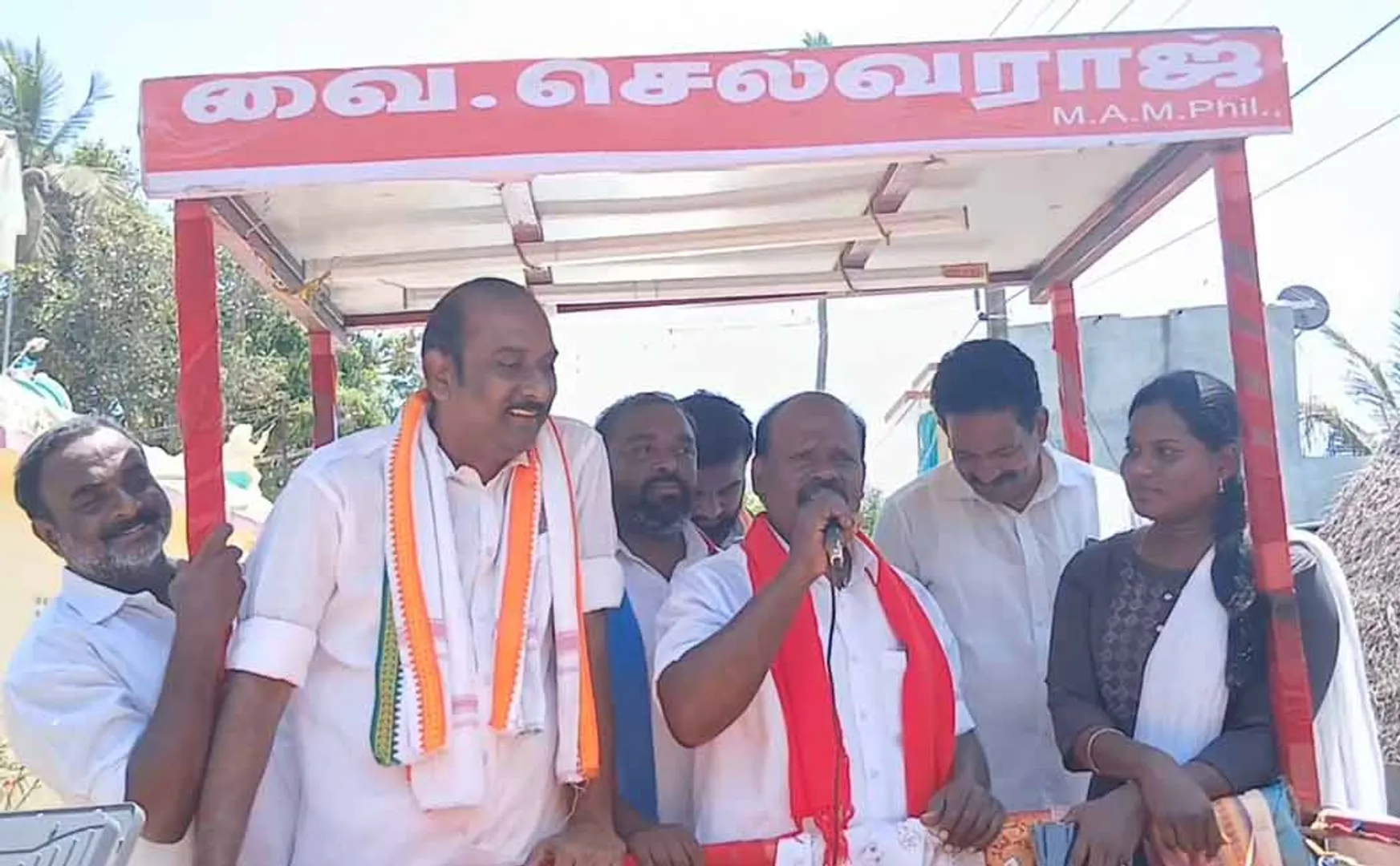 Selvaraj is a  nagapattinam candidate who sings village songs and asks for votes