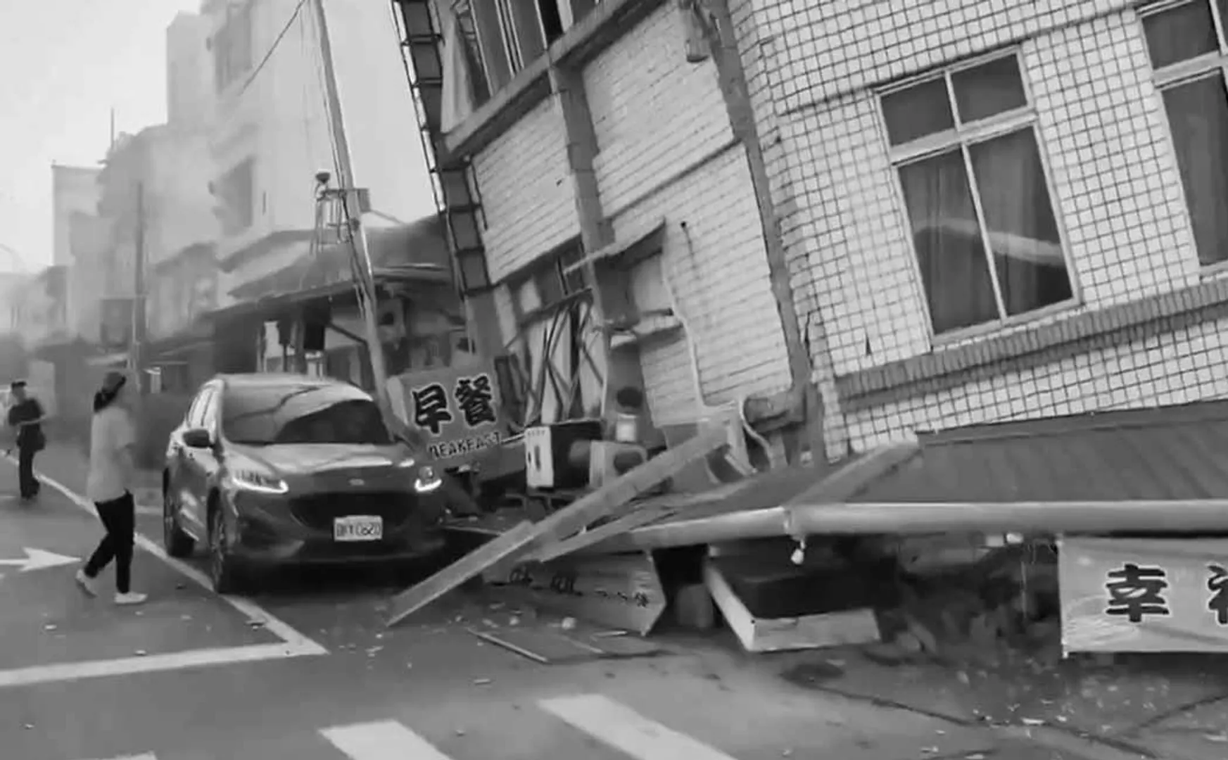 Powerful earthquake in Taiwan; Tsunami warning in Japan