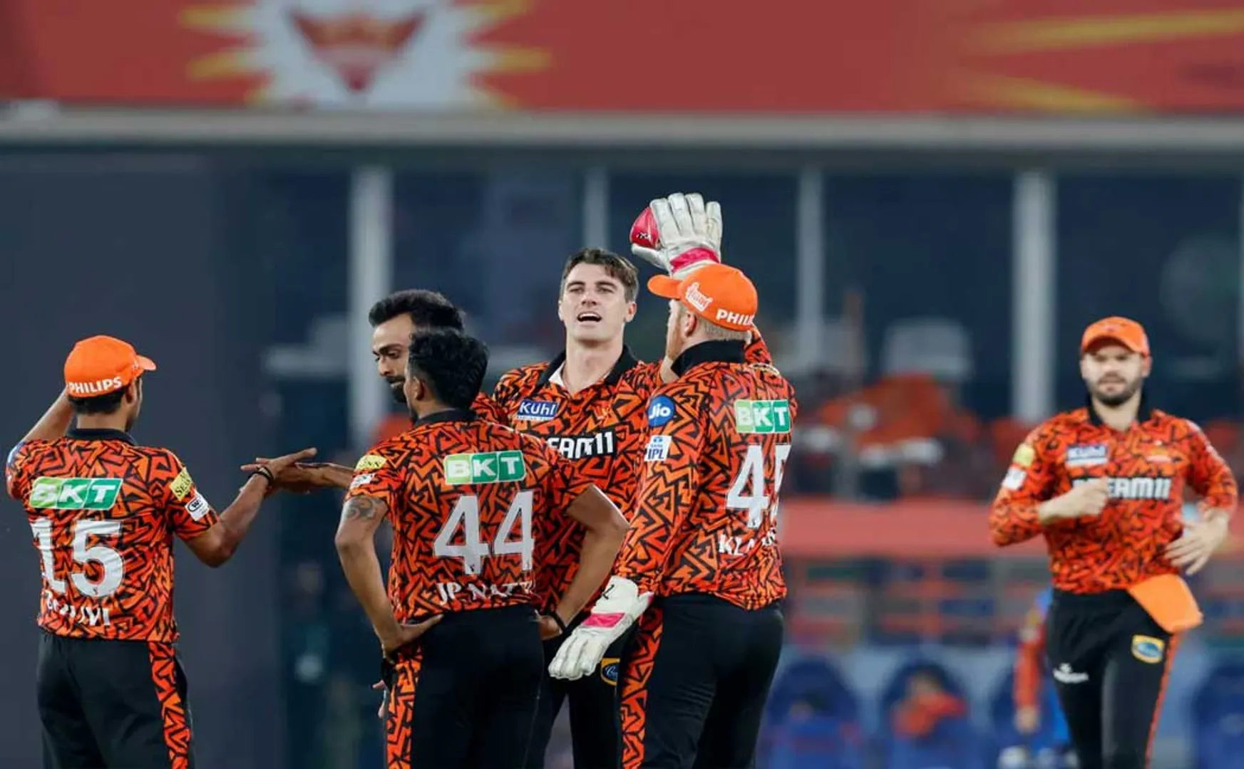 Chennai choked by slow bouncers; Sunrisers win easily!