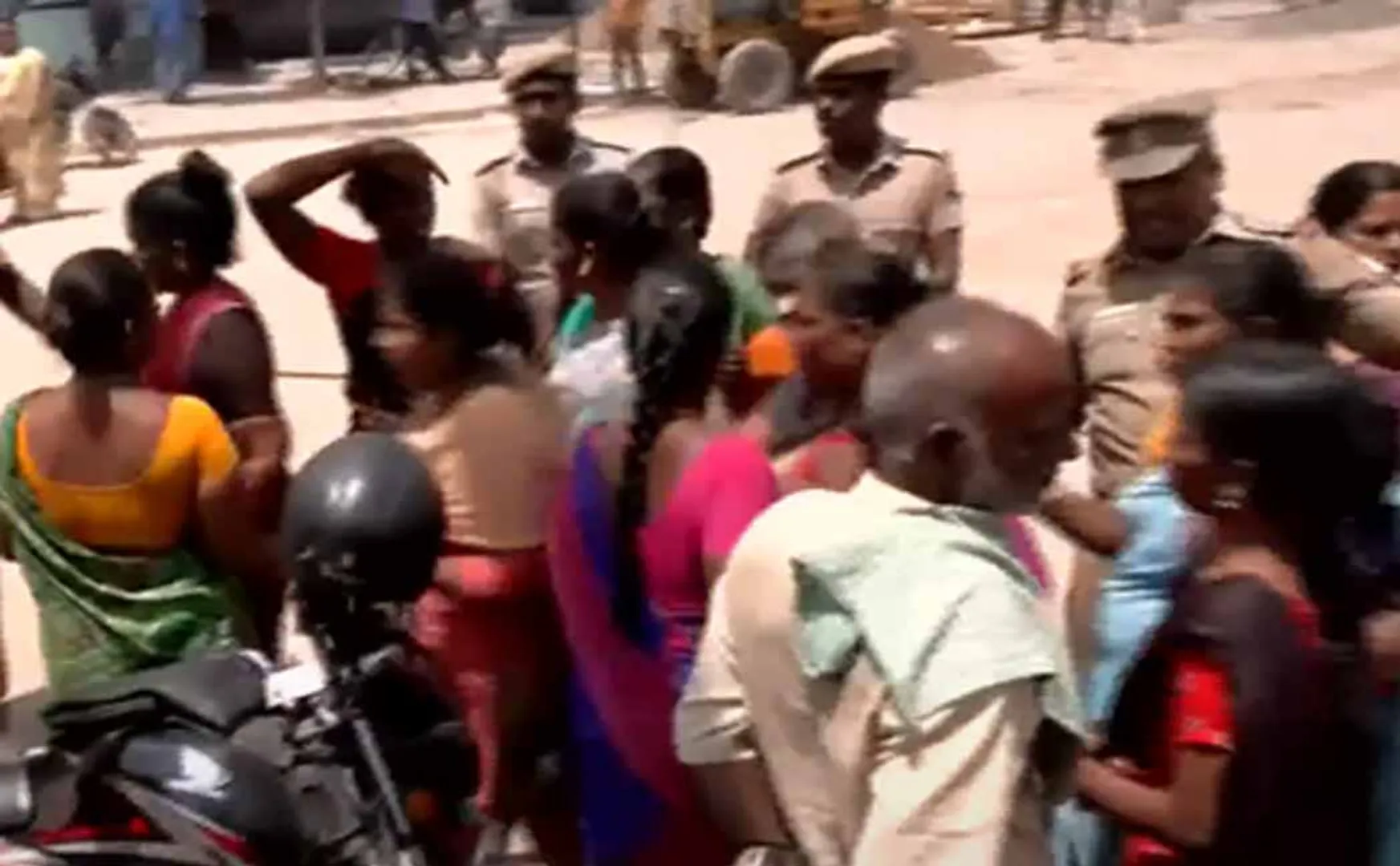 madurai youth karthi incident Relatives involved in the road block