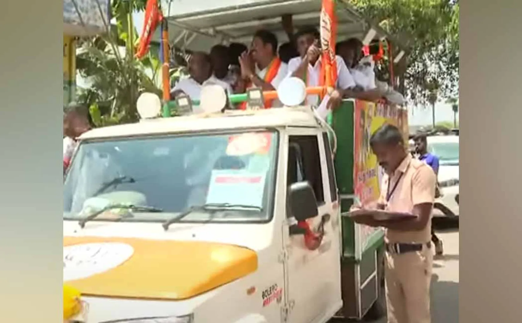 Flying soldiers check Nayanar Nagendran's car