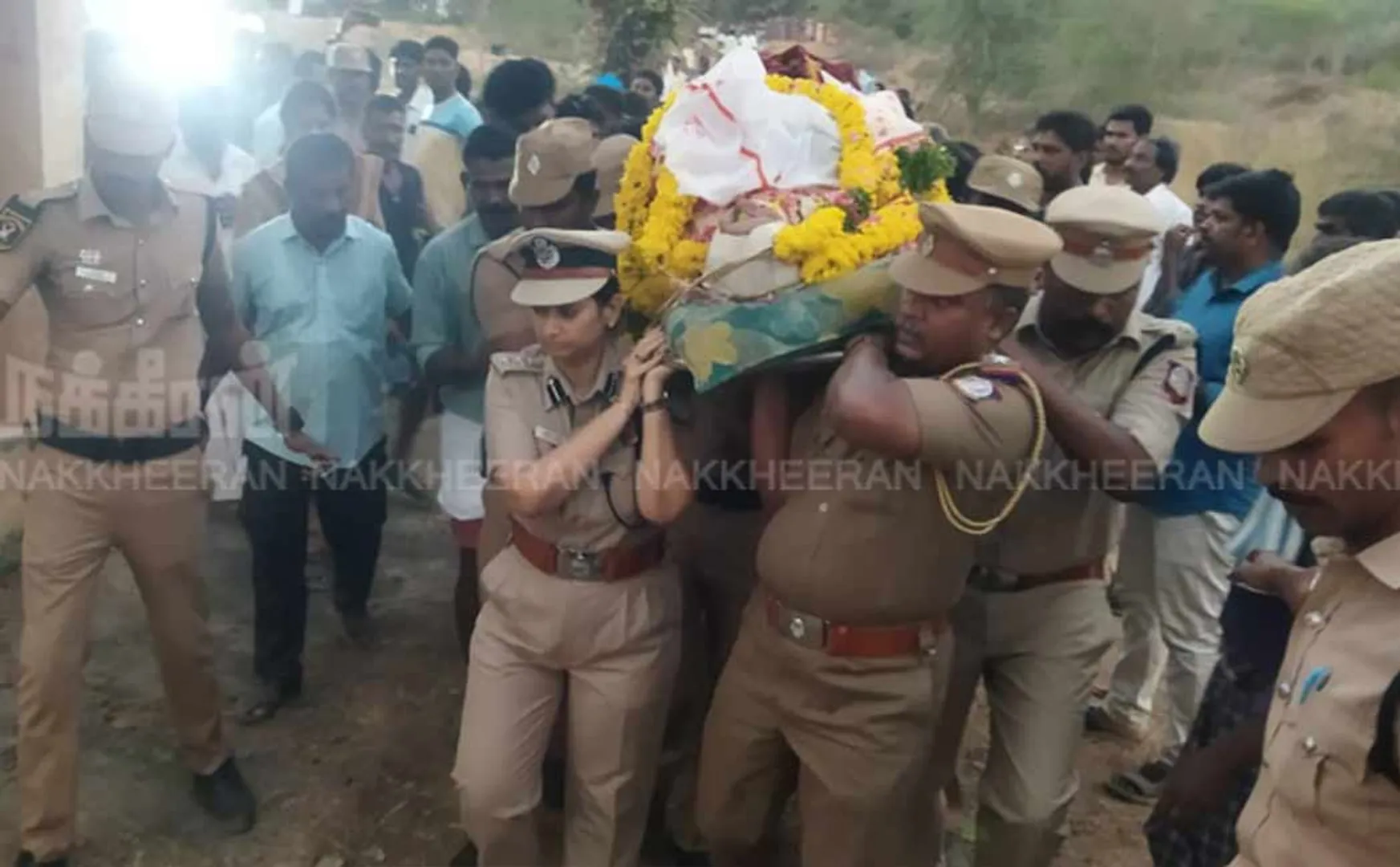 sp Vandita Pandey paid last respects to woman Inspector who passed away near Pudukottai