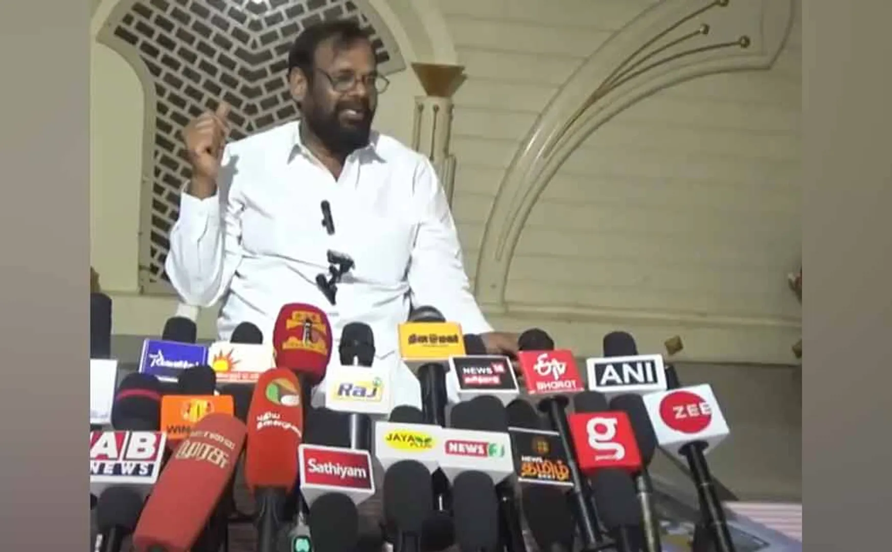 Karnataka State ADMK Sec Resigns EPS Allegation of sensationalism 