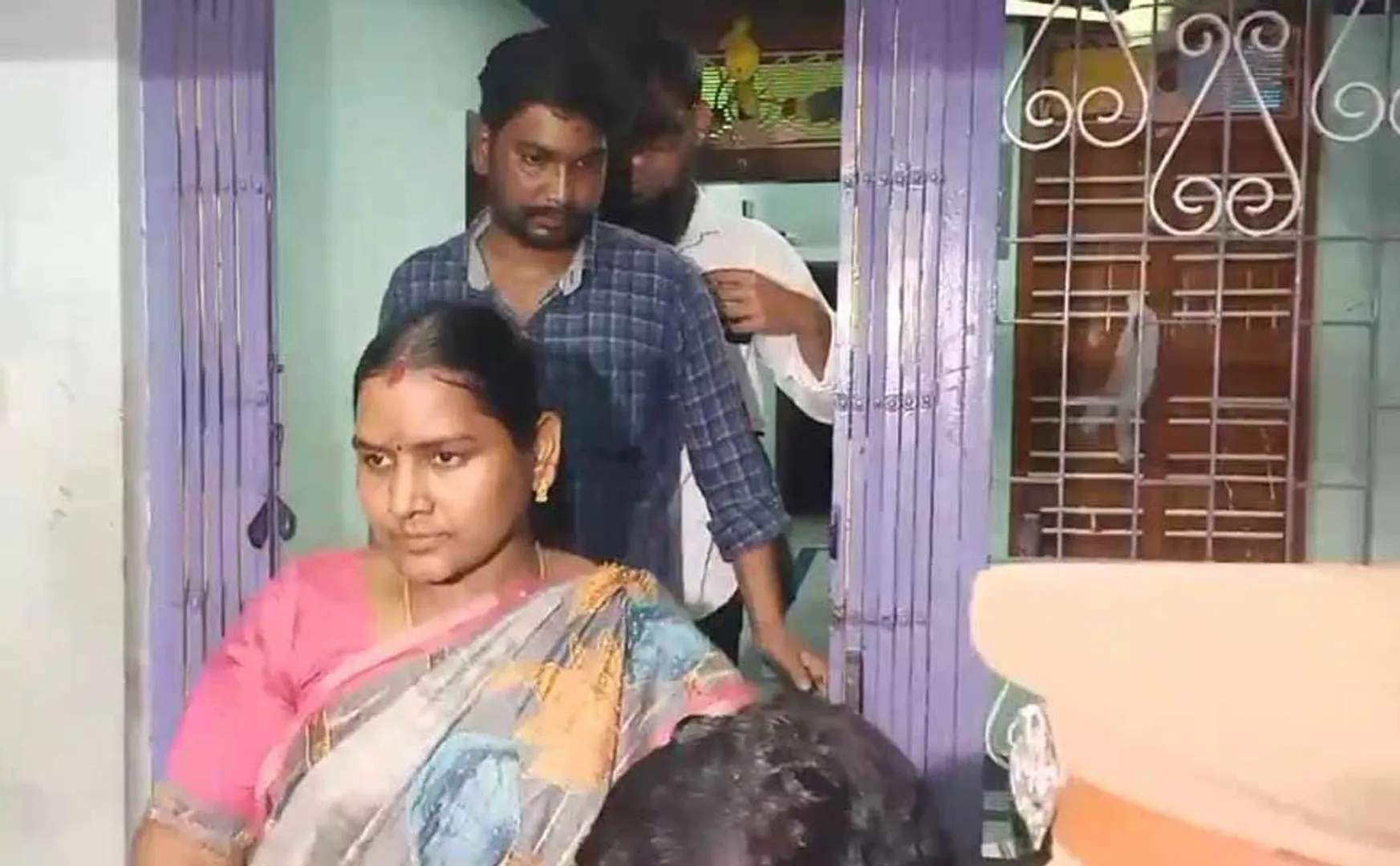 One crore cash seized from AIADMK leader's house